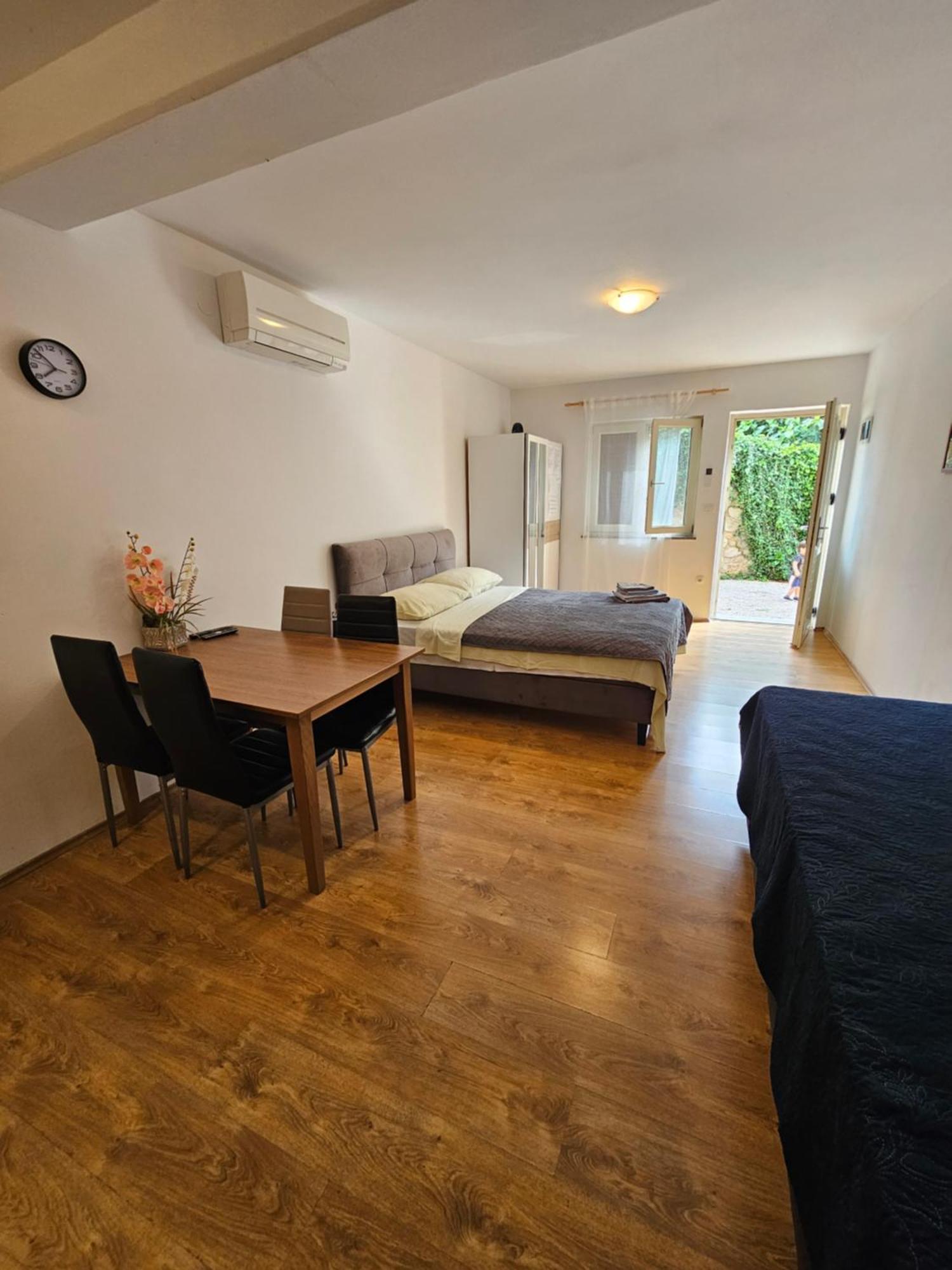 Apartmani Barbara Brseč Exteriör bild